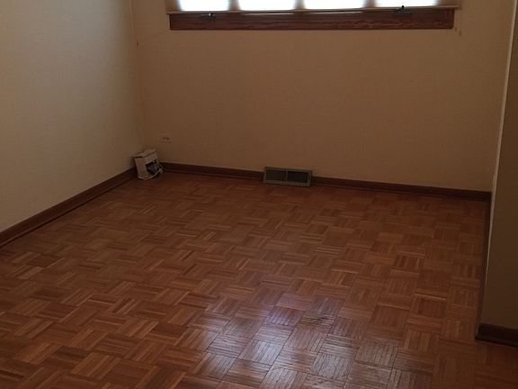 3rd image of 8917 S Komensky Ave