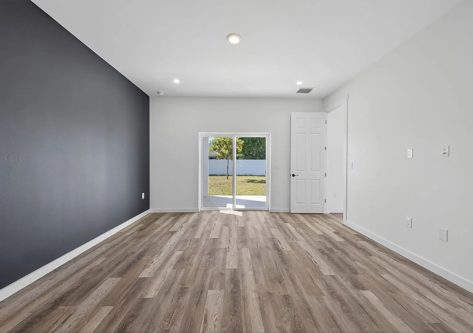 Beautiful Dream Home in Cape Coral! 4 Bedrooms, 3 Bathrooms — Photo 1