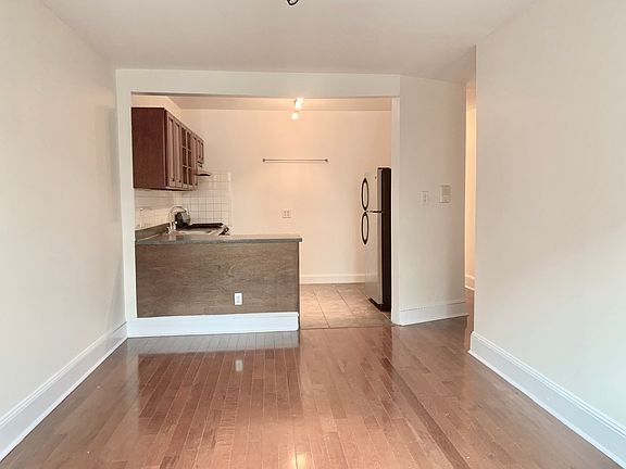 4th image of 465 Park Pl #2A