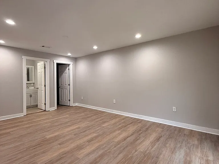657 Robert E Lee Pkwy — Photo 17