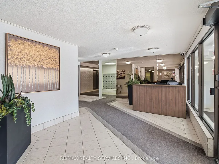 18 Knightsbridge Rd #304 — Photo 3