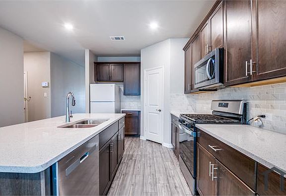 4th image of 5219 Amistad Ave