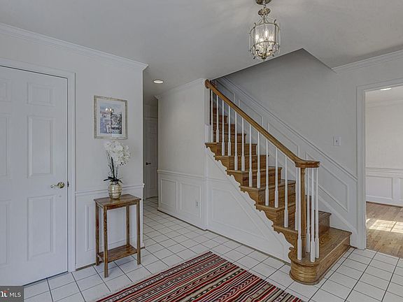 3rd image of 9409 Sunnyfield Ct