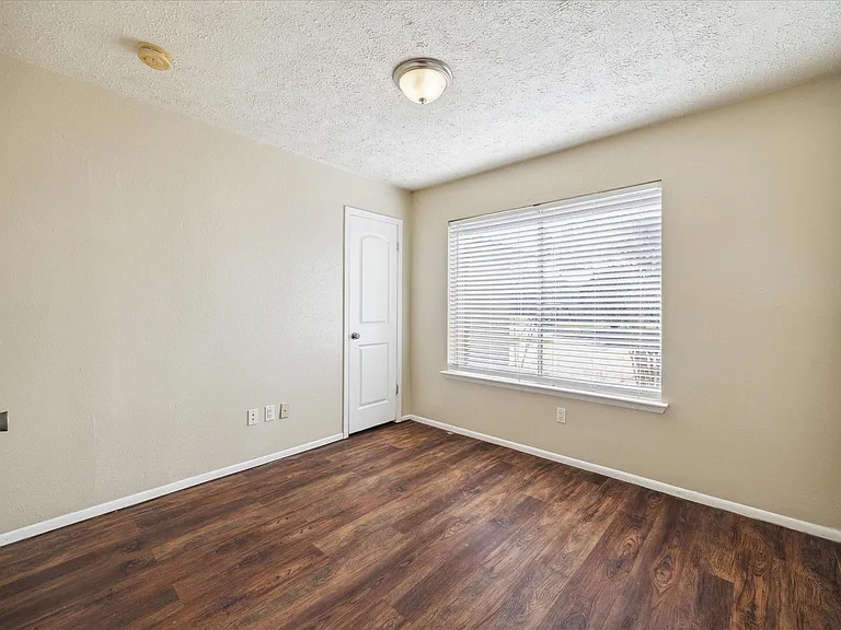 23902 Silversmith Ln — Photo 9