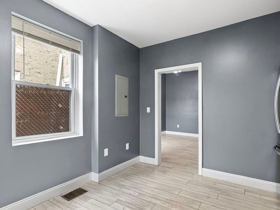 1st image of 2435 W Jefferson St #1