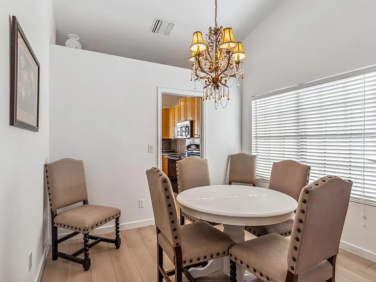 1739 N Palm Dr — Photo 11