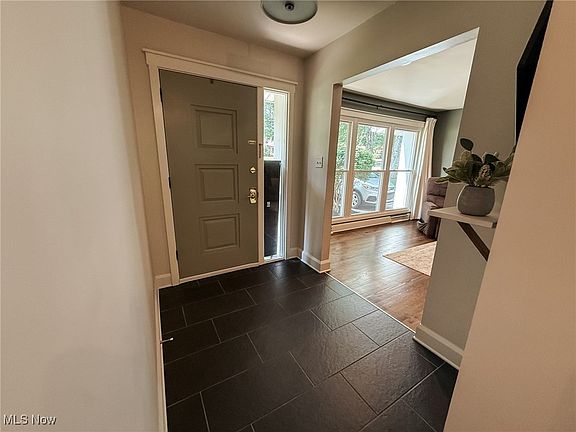 3rd image of 250 Sleepy Hollow Dr