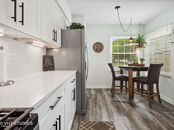 5th image of 200 Whitewood Dr #200
