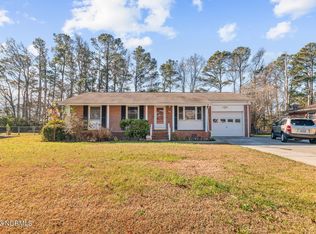 16 Berkshire Dr, Jacksonville, NC 28546