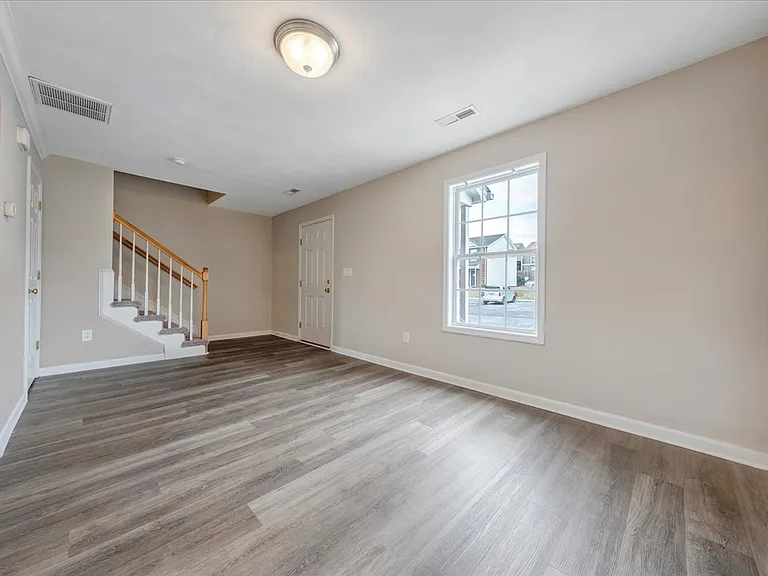 70 Charleston Ln — Photo 9