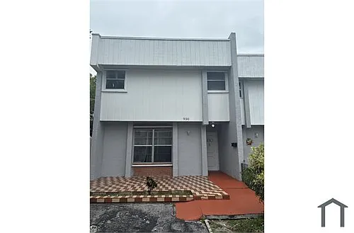930 SW 80th Ave Photo 1
