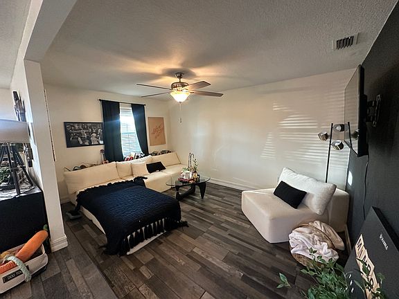 4th image of 806 Joanna Ave