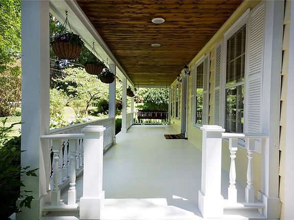 3rd image of 85 Carriage Stone Dr