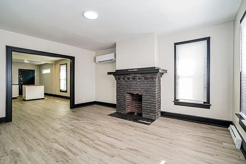Building Photo - 98-100 N Hague Ave #100