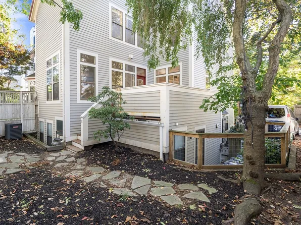 15 Roberts Rd APT D, Cambridge, MA 02138