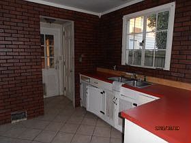 4th image of 528 Granville St