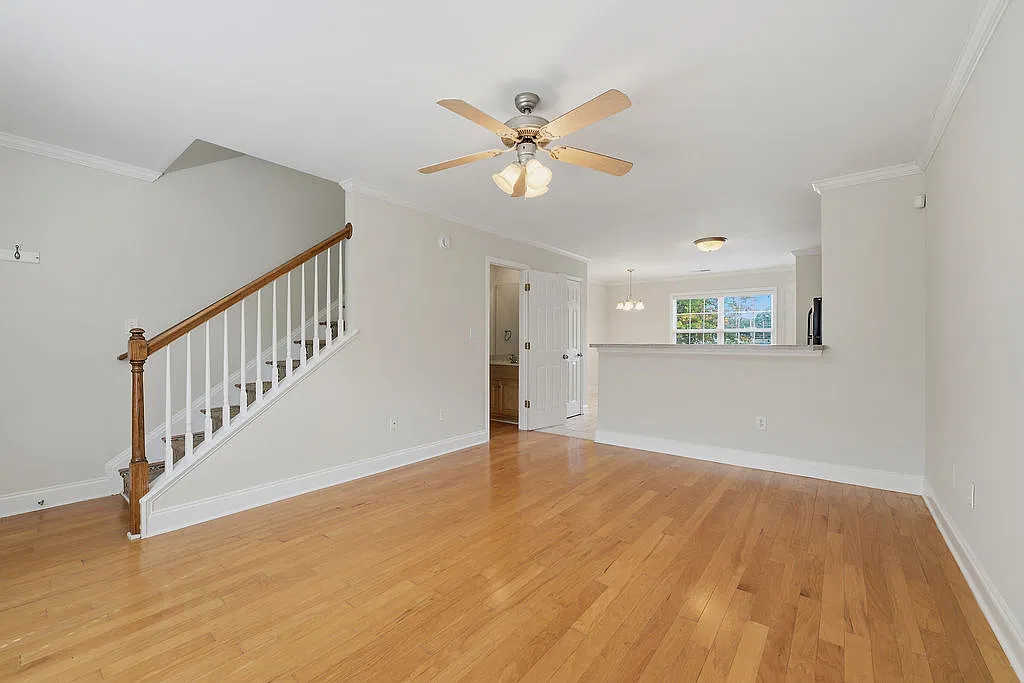 105 Whitehead Rd — Photo 2