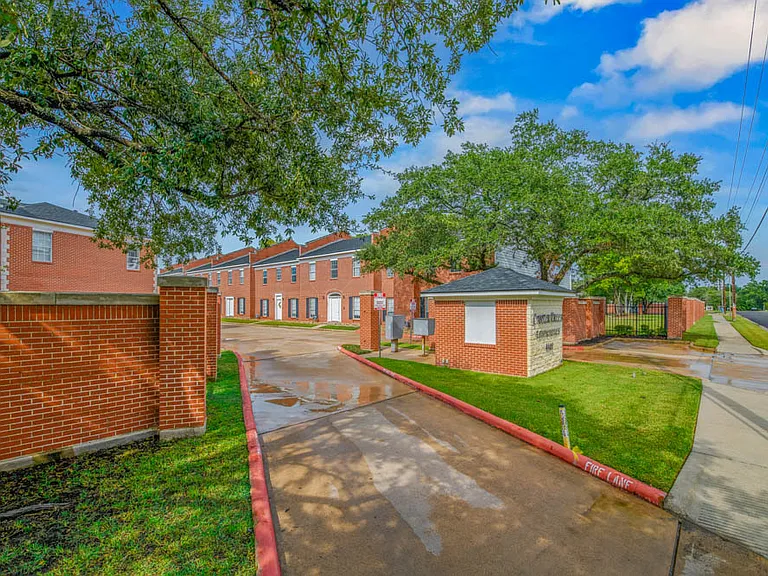 4400 Carter Creek Pkwy #306 — Photo 27