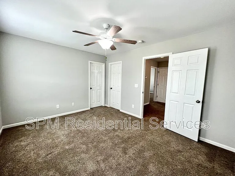 438 Riviera Dr — Photo 16