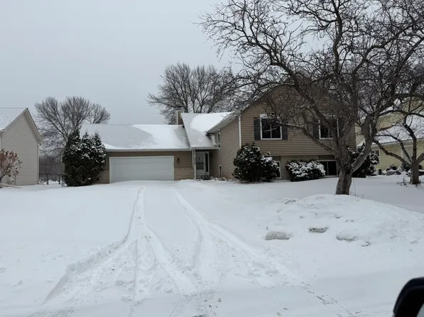 9244 Loch Lomond Ct N, Brooklyn Park, MN 55443