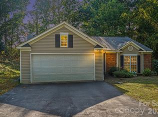 706 White Oak Ln, Matthews, NC 28104