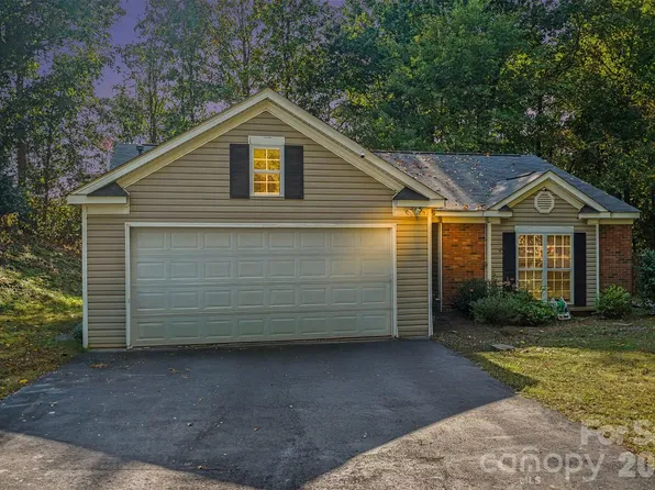 706 White Oak Ln, Matthews, NC 28104