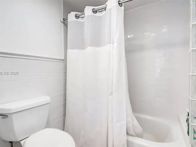 2401 Collins Ave #904 — Photo 13