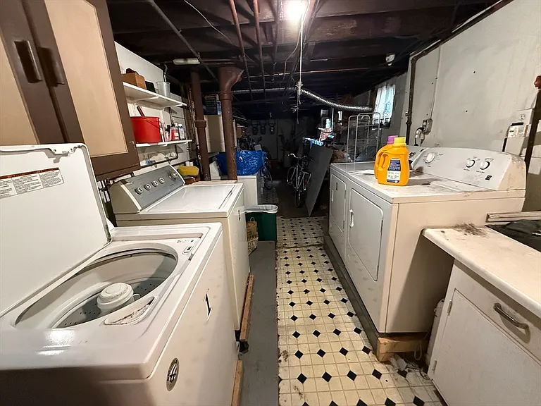 29 Lewis St #1 — Photo 15