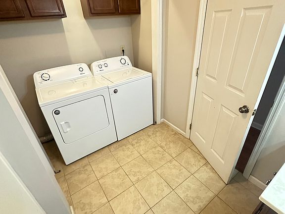 Laundry area/bathroom #2