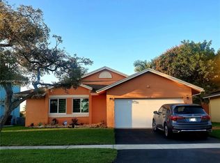 9611 SW 11th St, Pembroke Pines, FL 33025