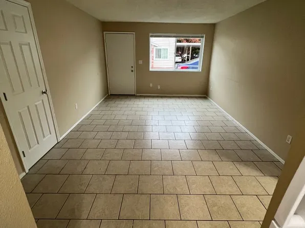 Meadow Creek Apartments, 815 SW Cozine Ln #15, McMinnville, OR 97128