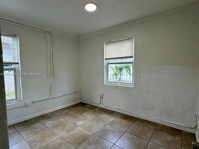 728 SW 6th St #2 — Photo 11