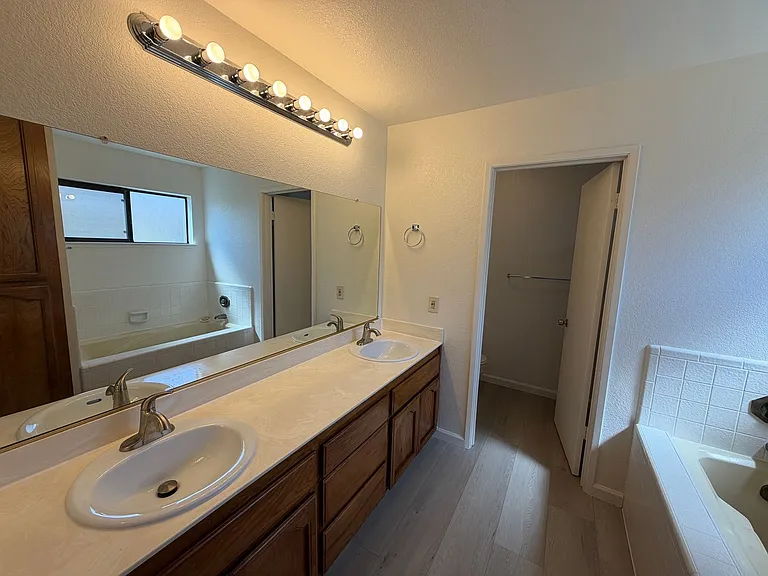 872 Shellwood Way — Photo 28