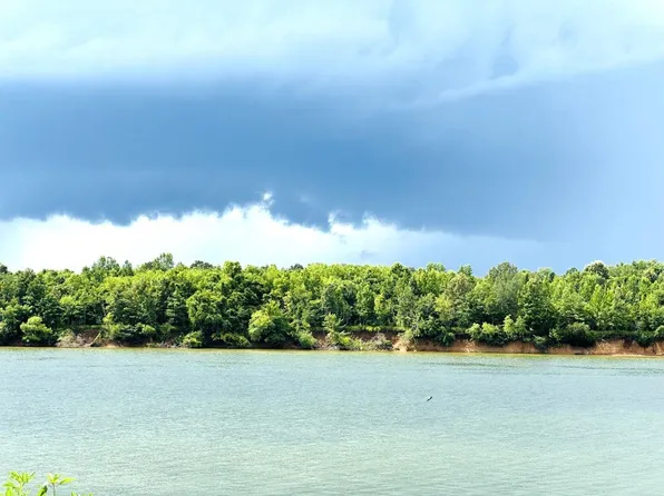 90 Cravens Dr, Savannah, TN 38372