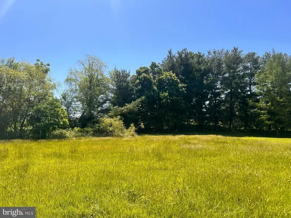 18 N Shaffer Dr, New Freedom, PA 17349