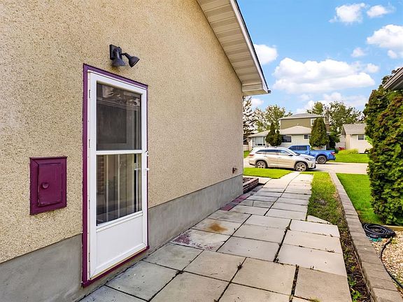 2nd image of 847 NW Raynard Cres SE