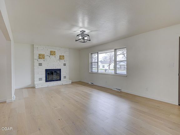 5th image of 106 S Roney St