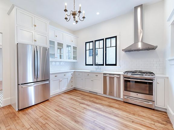 2nd image of 731 E Linden Ave
