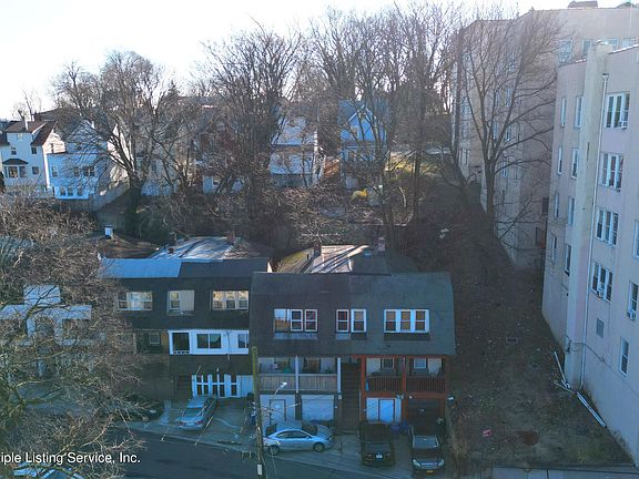 4th image of 50 Willis Ave
