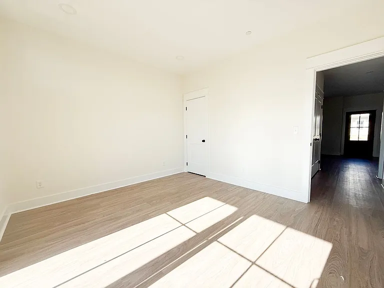 1373 Meridian St — Photo 13
