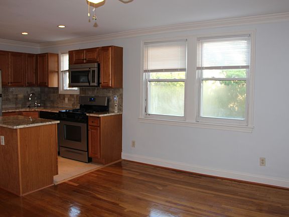 5th image of 727 N Oakland St APT 4