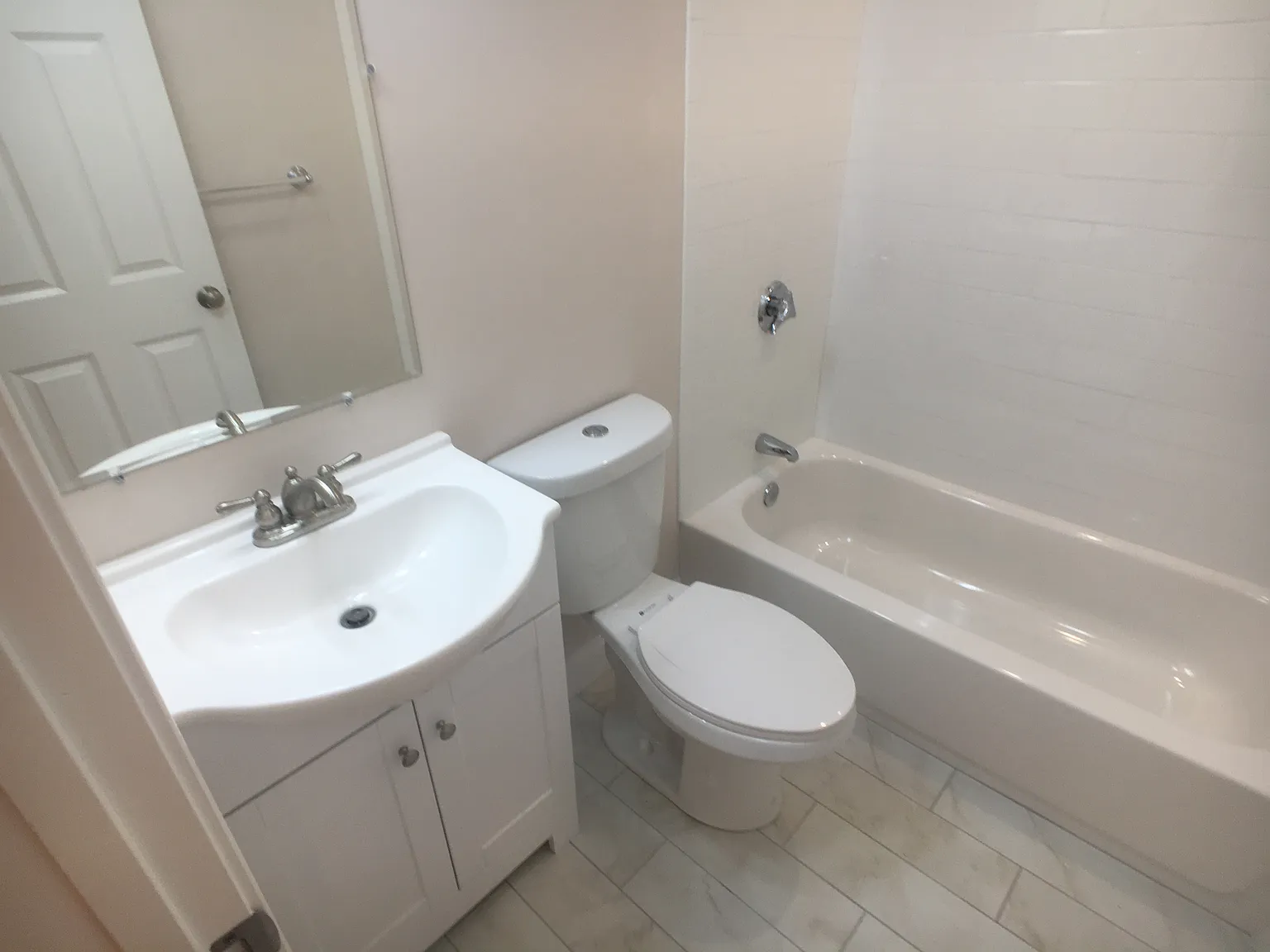 4 bed, 9999 sqft, $4,600 — Photo 2