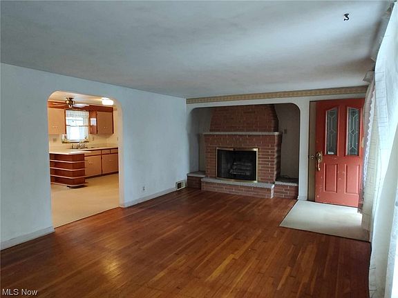 3rd image of 26 Williams St