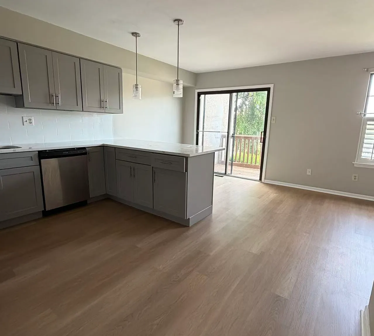 4 bed, 1930 sqft, $2,950 — Photo 4