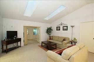 3rd image of 40 Brooklyn Ln