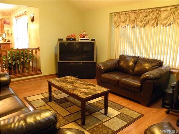 3rd image of 4885 Marilyn Dr