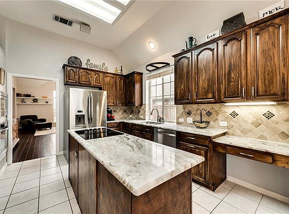 5th image of 9329 Vista Cir
