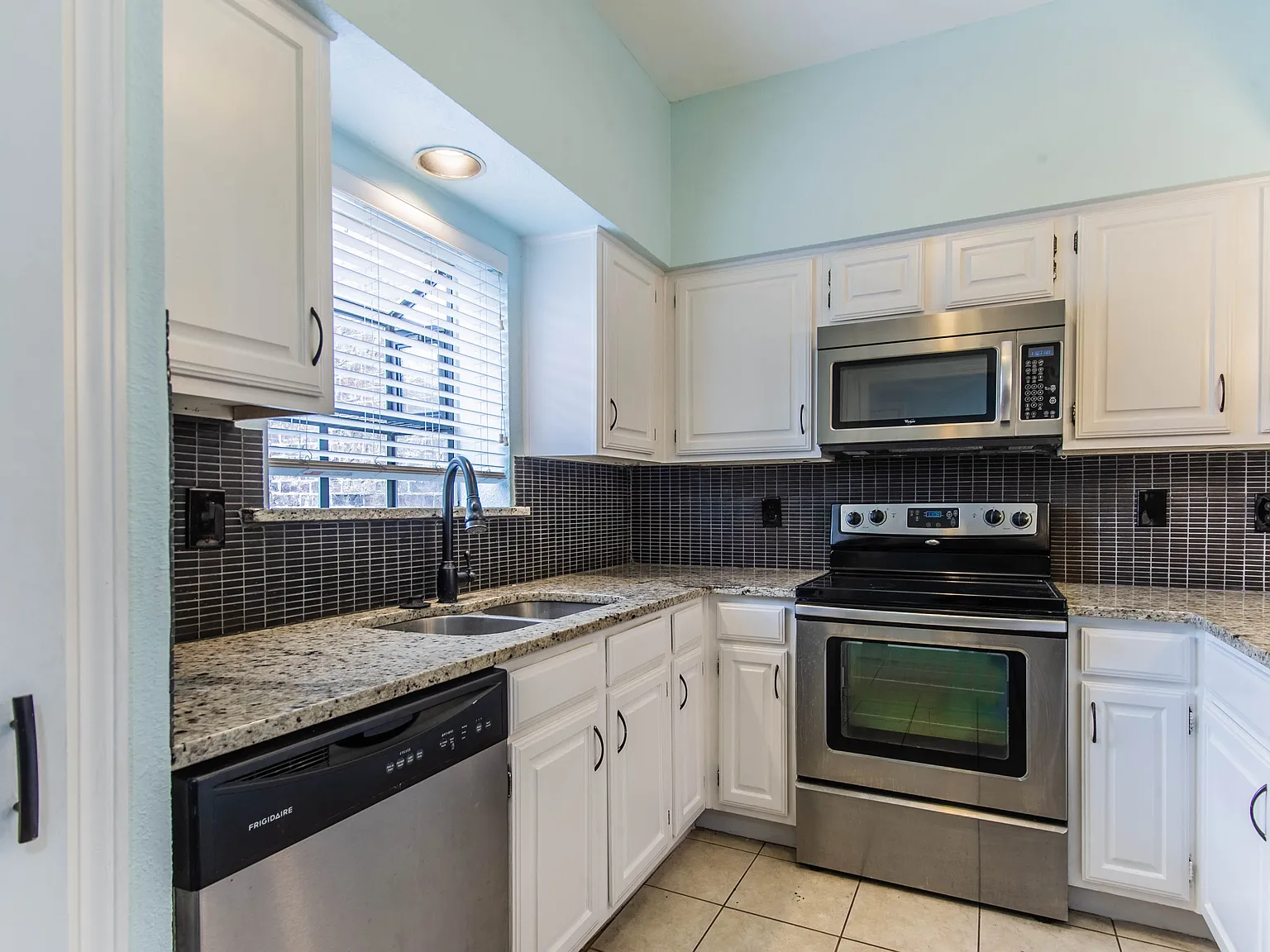 5859 Frankford Rd — Photo 3