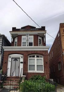 136 Wegman Pkwy, Jersey City, NJ, 07305