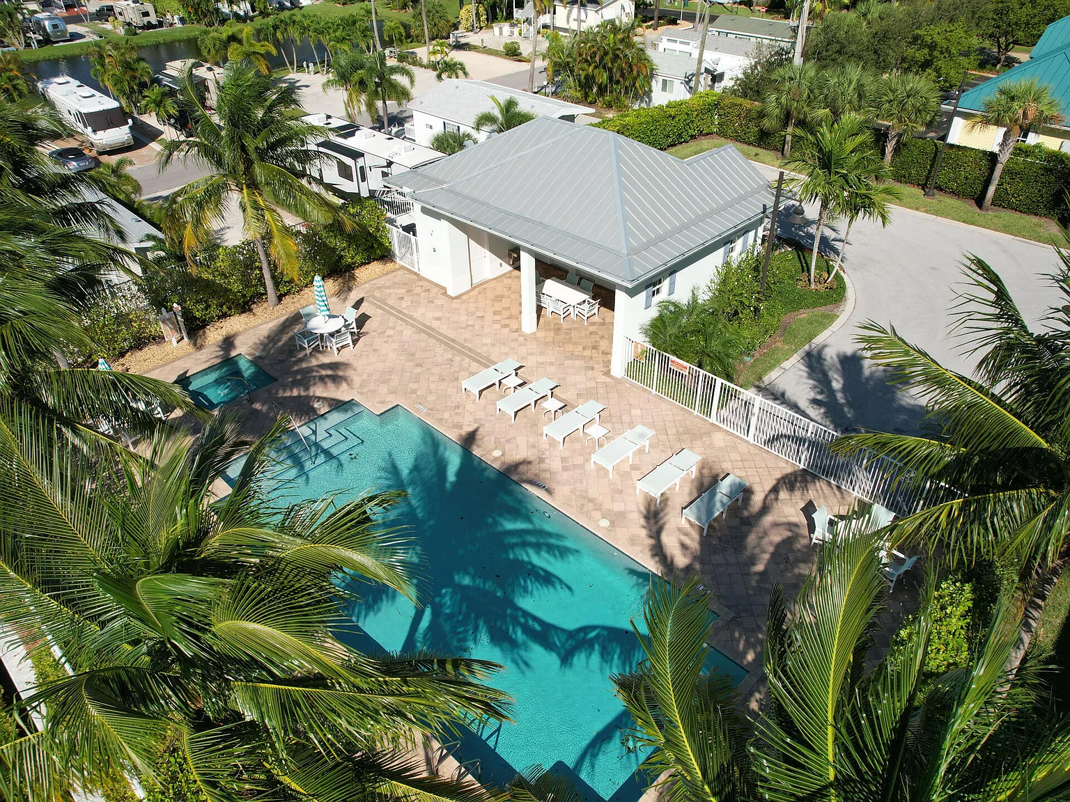 3 bed, 2.5 bath, 1995 sqft, $8,500 — Photo 3